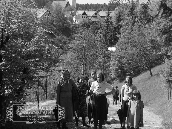 Nagličeva družina v Mošnjah med romanjem na Brezje, 26. maja 1940 - F 1940 1 8 009