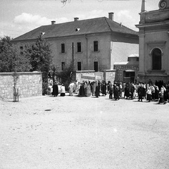 Nagličeva družina na Brezjah ob 20 letnici poroke, 26. maja 1940, sprevod z Najsvetejšim - F 1940 1 8 015