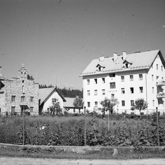 Kapela in Zdravstveni zavod v Ponikvah pri Dobrepolju leta 1940 - F 1940 1 9 010