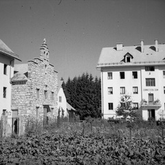 Kapela in Zdravstveni zavod v Ponikvah pri Dobrepolju leta 1940 - F 1940 1 9 011