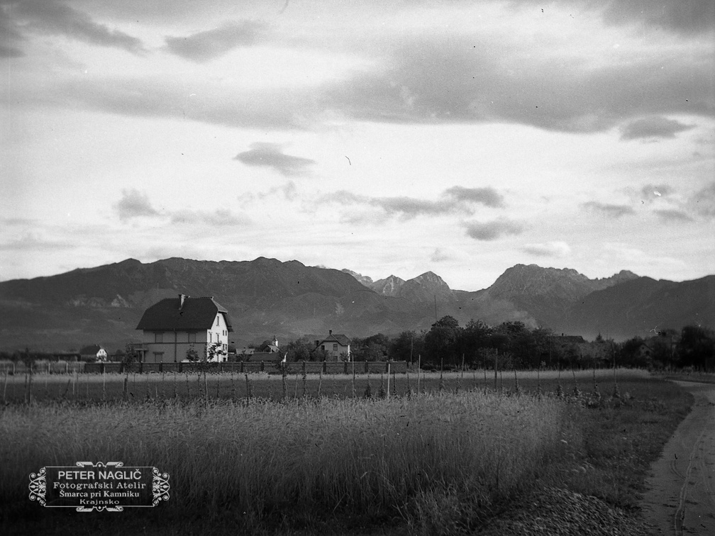Zajčeva vila v Šmarci leta 1940 - F 1940 1 10 009