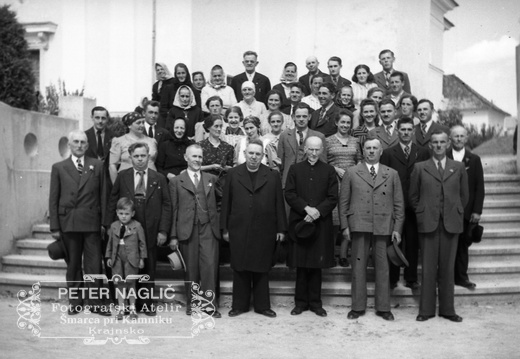 Obisk Homških romarjev pri župniku Antonu Mrkunu v Videm - Dobro polje - F 1940 1 10 012