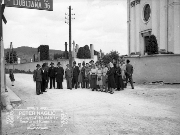 Obisk Homških romarjev pri župniku Antonu Mrkunu v Videm - Dobro polje - F 1940 1 10 013