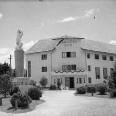Videm - Dobrepolje, Jakličev dom in spomenik padlim 1914 - 1918, leta 1940 - F 1940 1 10 014
