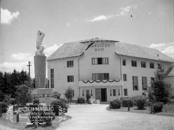 Videm - Dobrepolje, Jakličev dom in spomenik padlim 1914 - 1918, leta 1940 - F 1940 1 10 014