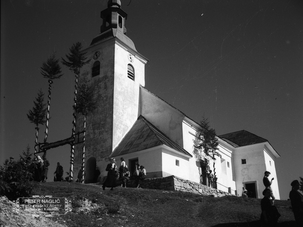 Cerkev Marije Kraljice Miru na Kureščku leta 1940 - F 1940 1 13 002