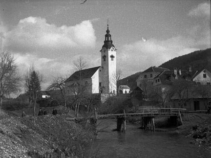 Župna cerkev v Nevljah, poleg reka Nevljica, 1938 - F 1938 1 1 002