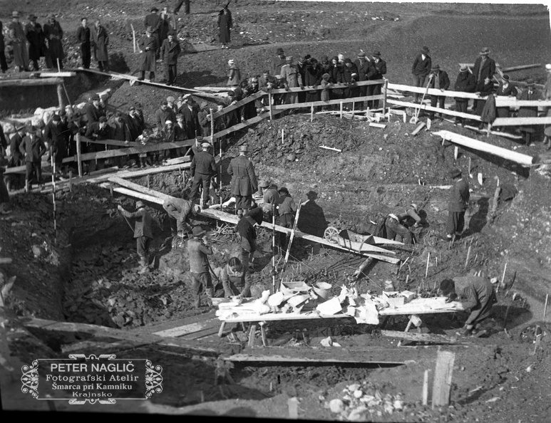 F_1938_1_1_004-Odkopavanje mamuta v Nevljah.jpg