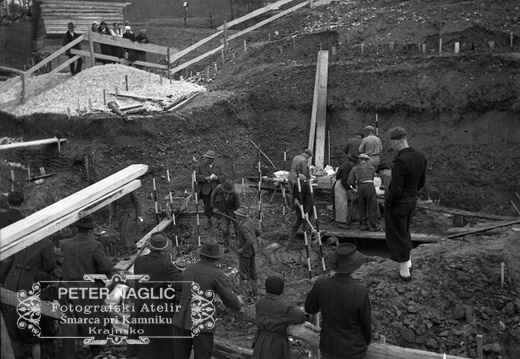 Strokovni nadzor pri odkopu okostja - F 1938 1 1 006