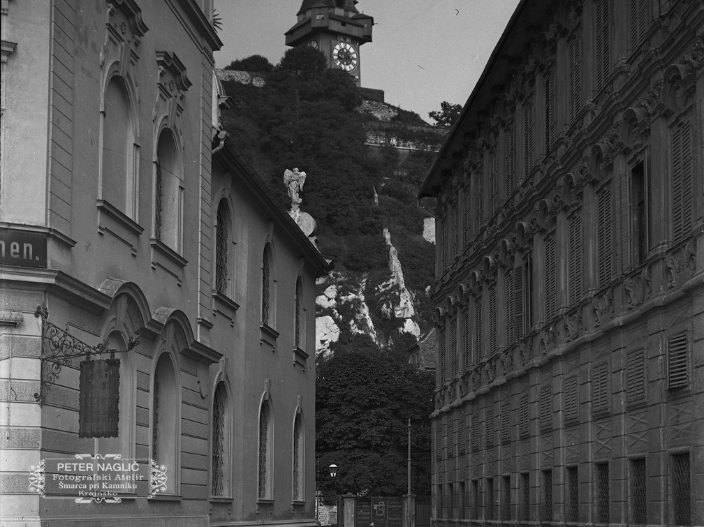 Gradec, pogled na stolp z uro iz ulice - Naglic 1433