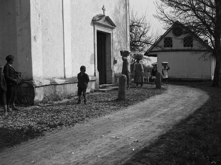 Velikonočni blagoslov jedi v Šmarci leta 1933 - F 1933 2 4 006