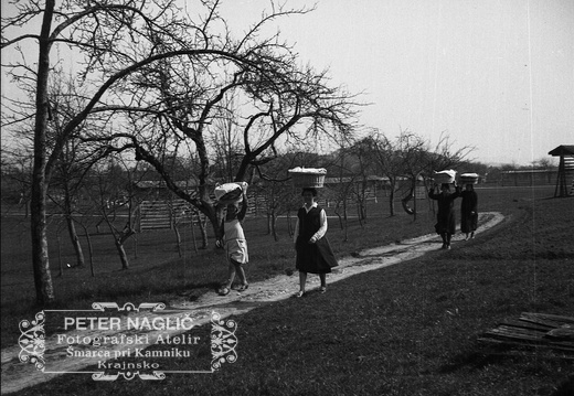 Velikonočni blagoslov jedi v Šmarci leta 1933 - F 1933 2 4 007