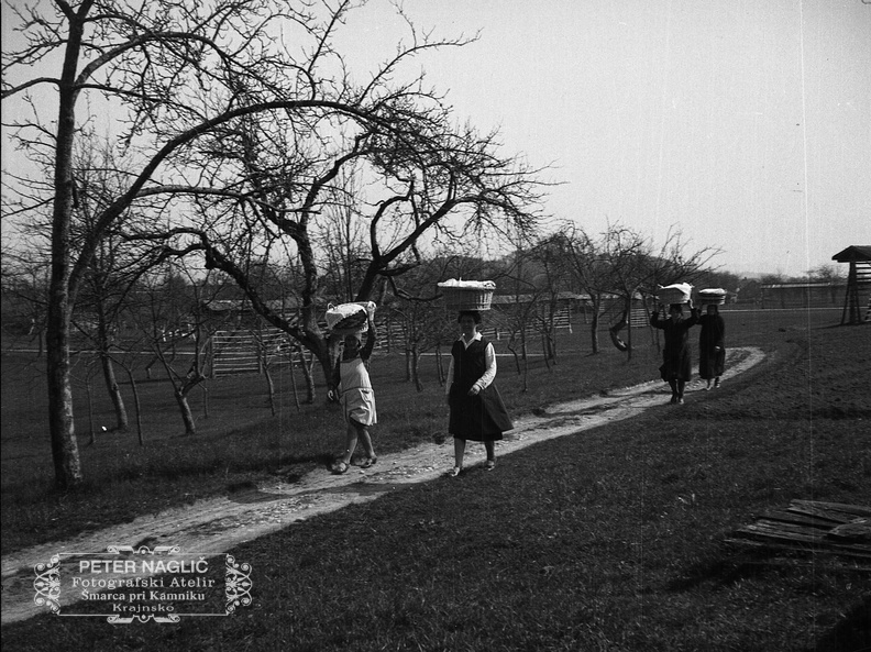 Velikonočni blagoslov jedi v Šmarci leta 1933 - F 1933 2 4 007