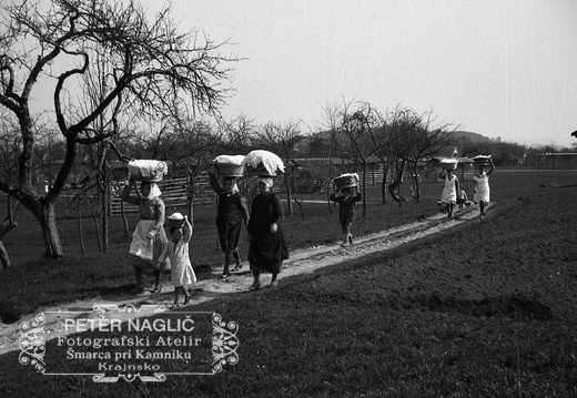 Velikonočni blagoslov jedi v Šmarci leta 1933 - F 1933 2 4 010