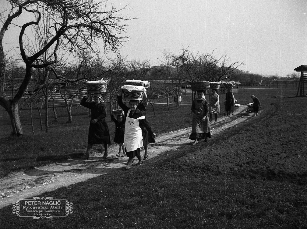 Velikonočni blagoslov jedi v Šmarci leta 1933 - F 1933 2 4 013