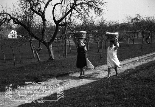 Velikonočni blagoslov jedi v Šmarci leta 1933 - F 1933 2 4 014