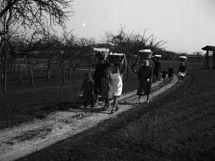 Velikonočni blagoslov jedi v Šmarci leta 1933 - F 1933 2 4 015
