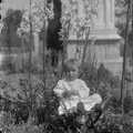 Peter Naglič mlajši z uro v domačem vrtu, 1922 - Naglic 1143