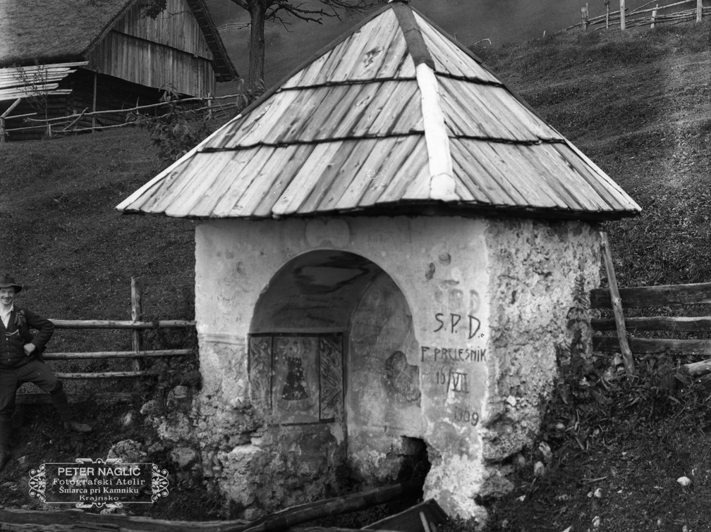 Znamenje z izvirom ob sv. Ambrožu - naglic878