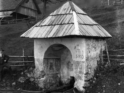 Znamenje z izvirom ob sv. Ambrožu - naglic878