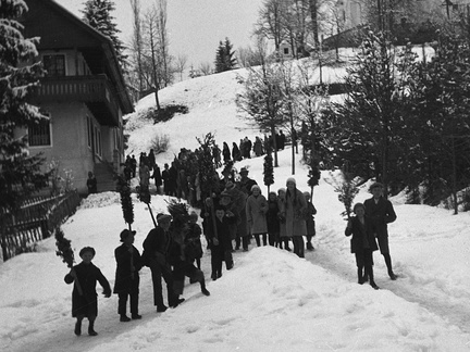 Otroci z butaricami na Cvetno nedeljo na Homcu leta 1932 - F 1932 4 3 011