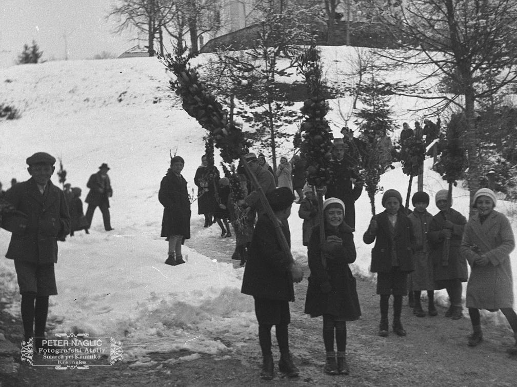 Otroci z butaricami na Cvetno nedeljo na Homcu leta 1932- F 1932 4 3 012