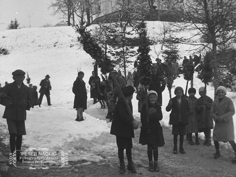 Otroci z butaricami na Cvetno nedeljo na Homcu leta 1932- F 1932 4 3 012