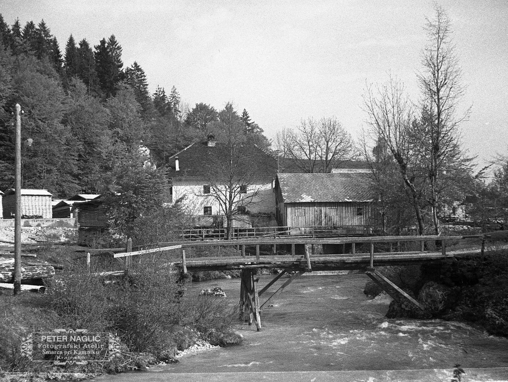 Leseni most čez Kamniško Bistrico ob Korporacijski žagi, 1932 -  F 1932 3 3 002