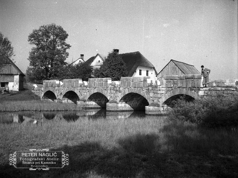 Velike Lašče, kamniti most, 1933 - F 1933 3 9 007