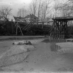 Zasilna brv ob porušenem mostu na Duplici, okoli 1920 - naglic785